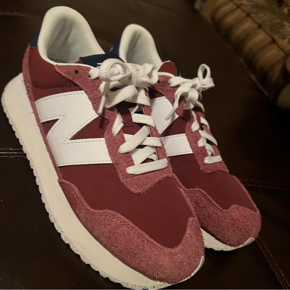 New Balance 237 Red and White, Blue Sneakers size 10 LN!
